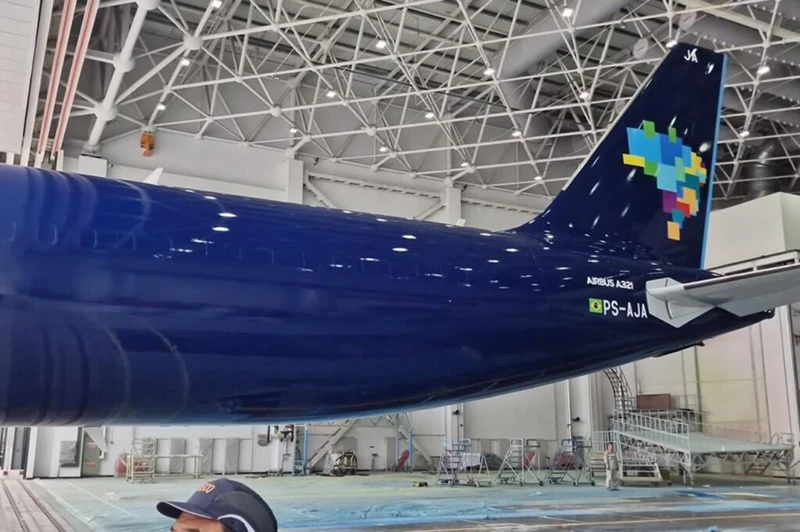 Imagen de la parte trasera del nuevo carguero Airbus A-321P2F de Azul.