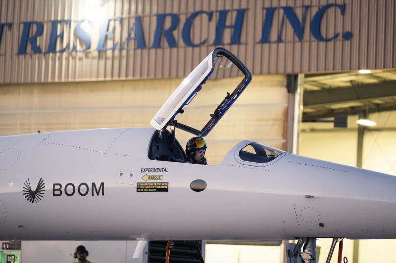 Cabina del demostrador XB-1 de Boom Supersonic en pista.