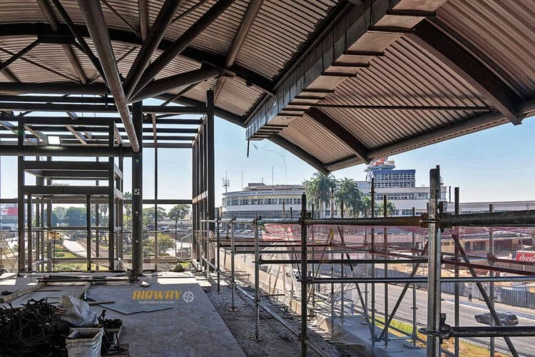 Imagen de las obras del nuevo Tren metropolitano monorriel junto al aeropuerto de Congonhas.