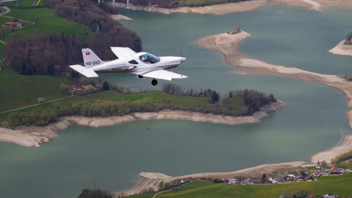 BRM Aero y H55 presenta el avión eléctrico B23 de entrenamiento de ...