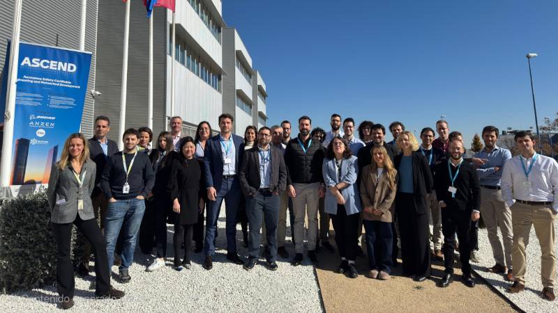 Foto de grupo de integrantes del proyecto Ascend. Foto: Boeing