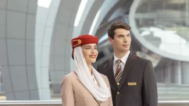 Tripulantes de cabina de avión de Emirates. Foto: Emirates Tripulantes de cabina de avión de Emirates. Foto: Emirates