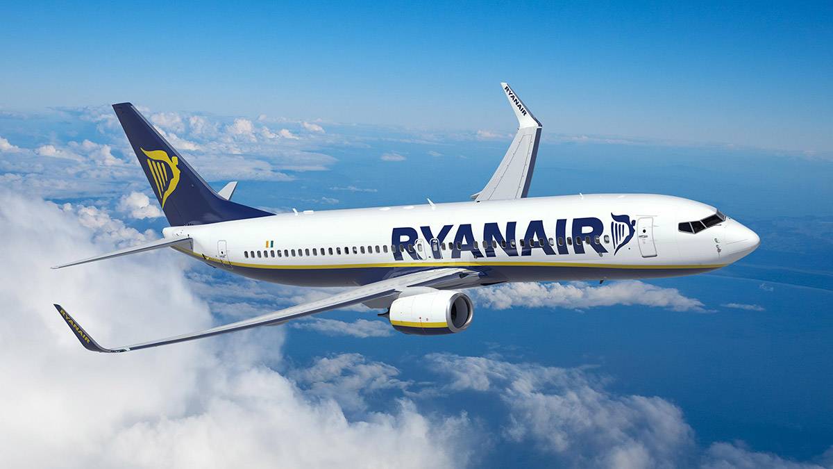 Avin de la aerolnea Ryanair en vuelo.