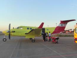 Avin Beechcraft B250 medicalizado en el aeropuerto.