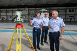 Autoridades de la Direccin Nacional de Aviacin Civil e Infraestructura Aeronutica  en su visita al complejo Santos Dumont en Ro de Janeiro.