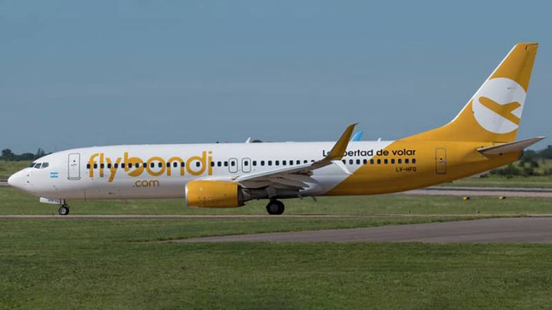 Boeing 737 -800 de la compaa area argentina Flybondi