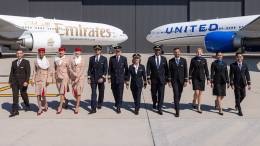 Tripulaciones de Emiratos y United Airlines en el Aeropuerto Internacional Washington Dulles, Dulles, Virginia. Fotografa por J. David Buerk