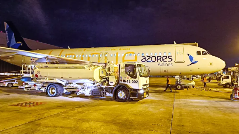 Avin de Azores Airlinesrepostando combustible. Foto: Azores Airlines