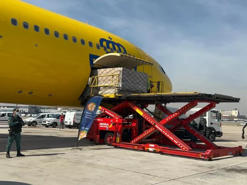 Primer vuelo de Correos Cargo con ayuda humanitaria para Ucrania. Foto: Correos