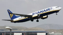 Boeing 737-800 de Ryanair aterrizando en el Aeropuerto de Madrid Barajas. Foto: Antonio Camarasa