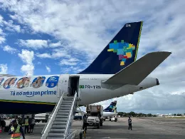 Avin de Azul Linhas Areas Brasileiras a320neo con publicidad del Prime Day de Amazon.