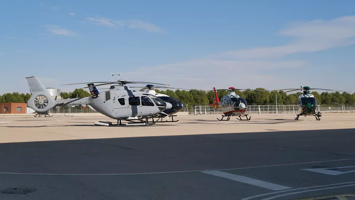 Los cuatro H135 entregados simultneamente en Espaa por Airbus. Foto: Diego Gmez