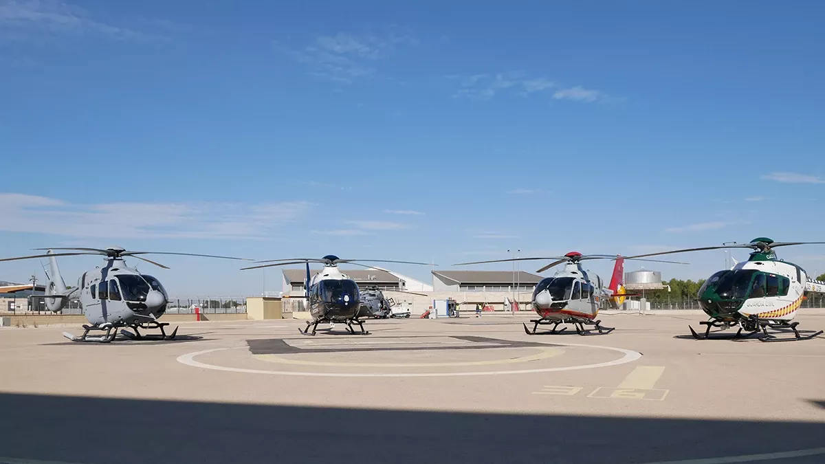 Los cuatro H135 entregados simultneamente en Espaa por Airbus. Foto: Diego Gmez