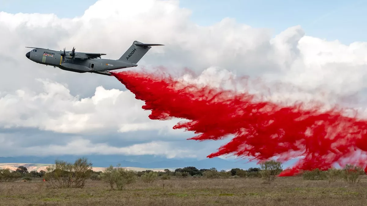 Avin A400M con el kit de extincin de incendios Roll-on/Roll-off. Foto: Airbus