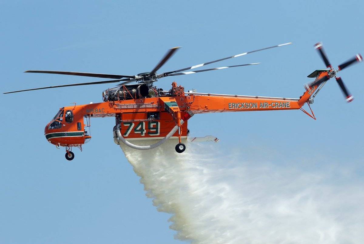 Erickson Aircrane actuando contra el fuego