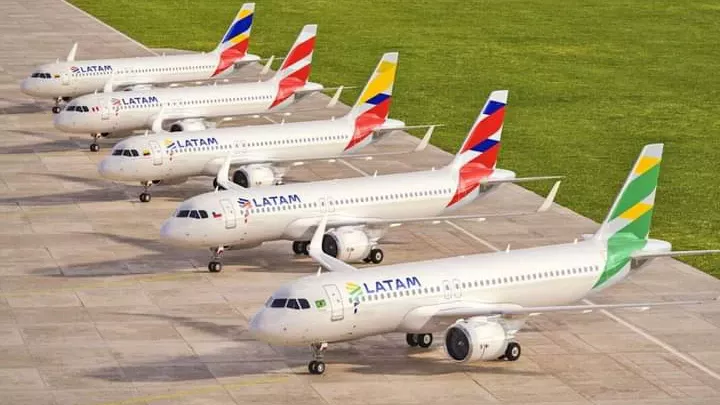 Los 5 ejemplares iniciales de aviones de Latam Airlines con colores nacionales. Foto: Latam Airlines