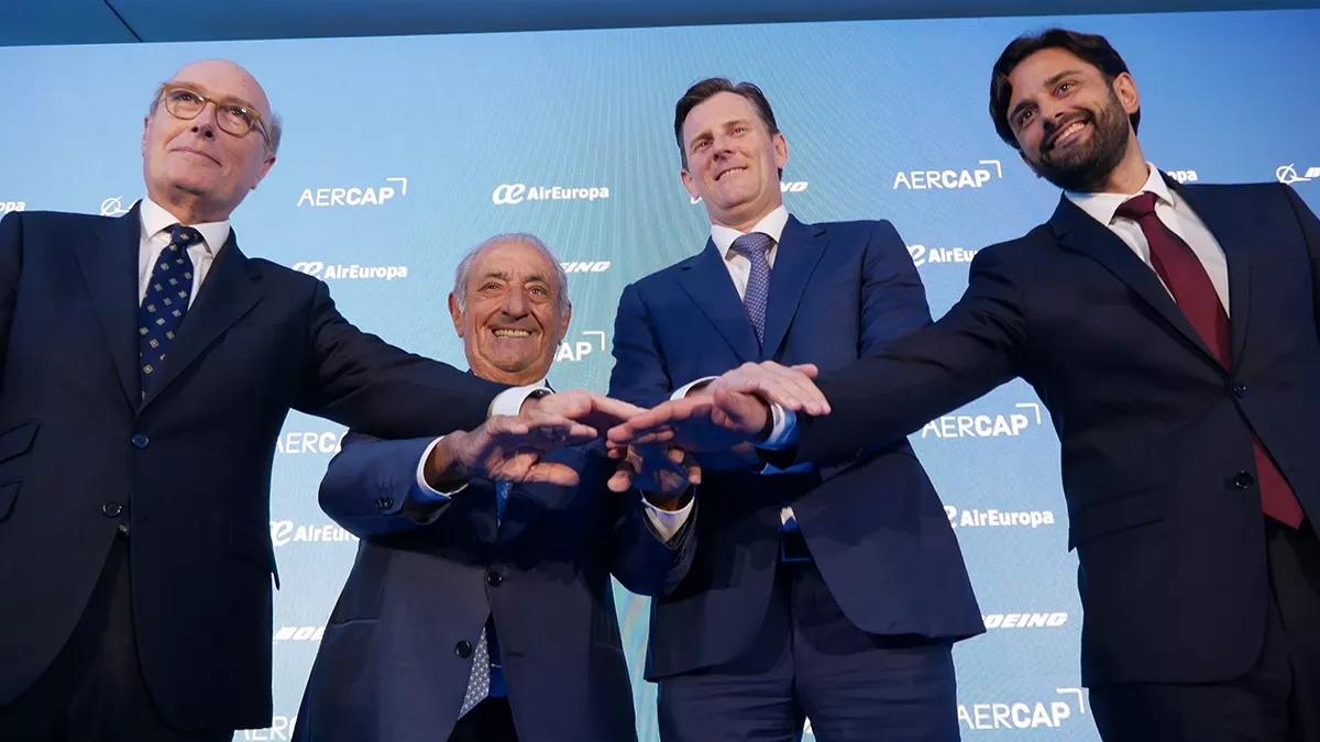 De izquierda a derecha, el director ejecutivo de la Air Europa, Jess Nuo de la Rosa; el presidente de Globalia y fundador de Air Europa, Juan Jos Hidalgo; Peter Anderson, director Comercial de AerCap; y Sergio Ramos, director de Ventas Comerciales para Europa e Israel de Boeing.  Foto: Diego Gmez