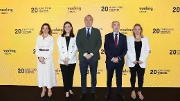 De izquierda a derecha, Natalia Chueca, alcaldesa de Zaragoza; Carolina Martinoli, presidenta y CEO de Vueling; Jorge Azcn, presidente del Gobierno de Aragn; Fernando Beltrn, delegado  del Gobierno en Aragn; y Sandra Hors, directora de Comunicacin, Sostenibilidad y Asuntos Pblicos de  Vueling. Foto: Vueling