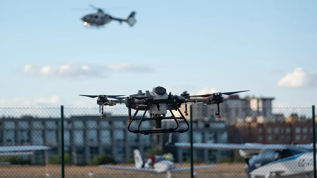 Dron volando en el aeropuerto de Cuatro Vientos de Madrid. Foto: World ATM Congress
