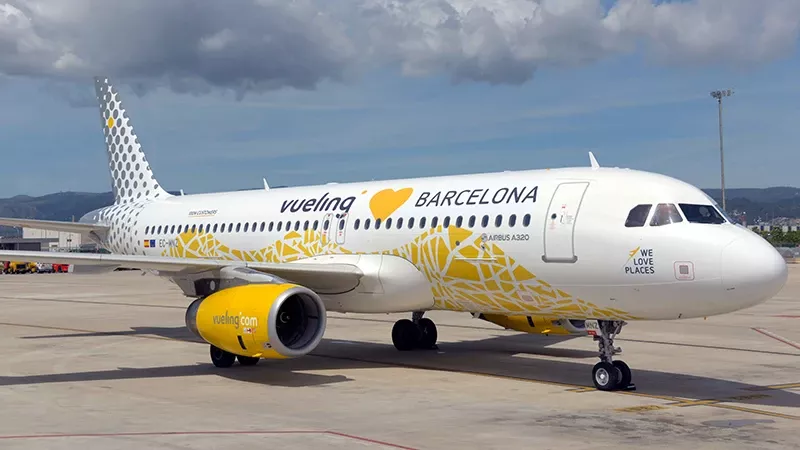 Un Airbus A320 de Vueling en pista.