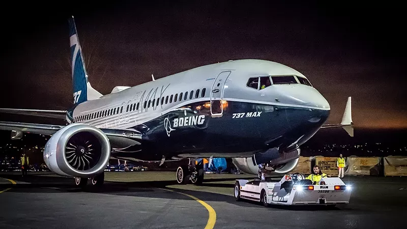 Foto de un boeing 737 Max en pista