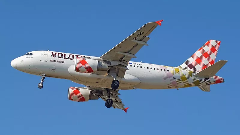 Avin Airbus A319 Volotea volando.