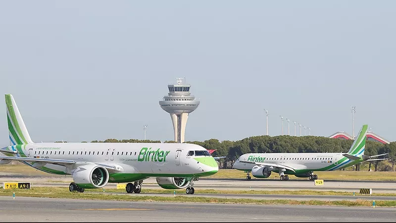 Aviones de Binter en pista.