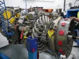 Motor de un avin Embraer en el taller de Binter en Las Palmas de Gran Canaria