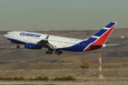 Il-86 de Cubana en pista en Madrid. 