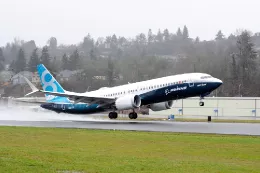 El 737 MAX en marzo de 2024 volva a ser objeto de las inspecciones de la FAA, en este caso por el posible rozamiento del paquete y cables del spoiler.