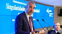 El presidente y consejero delegado de Aena, Maurici Lucena durante su intervencin en la conferencia organizada por la Ctedra Fundacin "la Caixa" Economa y Sociedad.