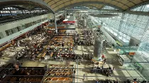 Interior del Aeropuerto de Alicante-Elche. 