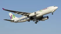 Avin de Wamos Air en vuelo. 