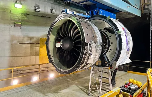 Motor RTX Pratt & Whitney GTF recibiendo mantenimiento en las instalaciones de Iberia Mantenimiento. Foto: Iberia Mantenimiento