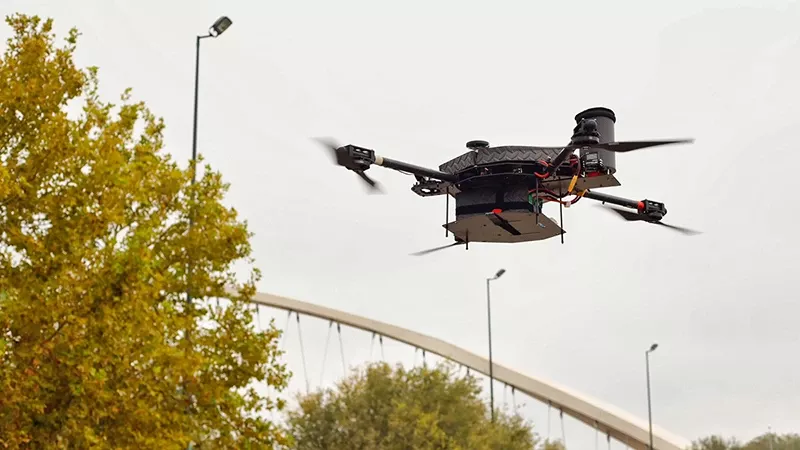 Dron en vuelo en los recientes test de U-Space de Zaragoza.