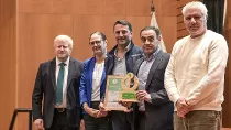 Autoridades en la recogida del Premio Nacional de Eficiencia Energtica al Aeropuerto de Carrasco. Foto: Aeropuerto de Carrasco