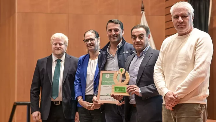 Autoridades en la recogida del Premio Nacional de Eficiencia Energtica al Aeropuerto de Carrasco. Foto: Aeropuerto de Carrasco