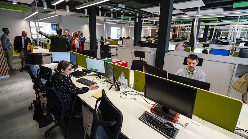 Vista del interior de las nuevas oficinas del hangar de Binter Technic en Gran Canaria.