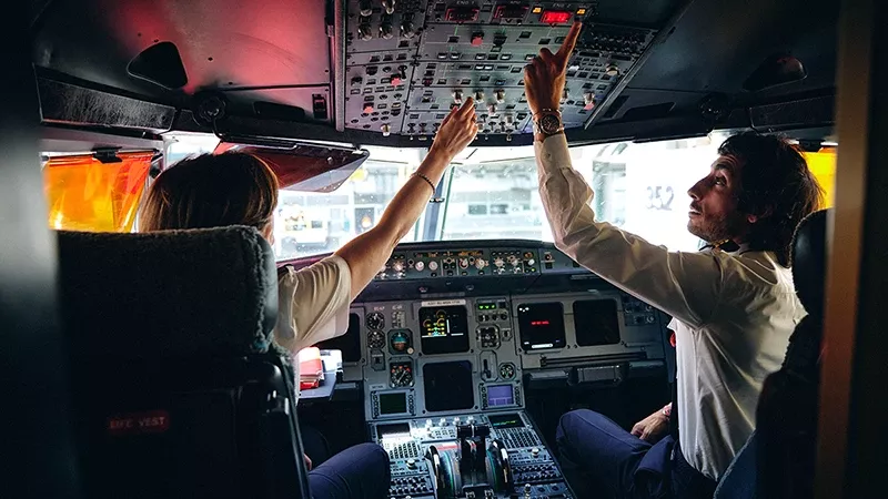 Pilotos en cabina de avin de Iberia. Foto: Iberia