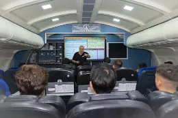 Interior de la nueva aula aeronutica inspirada en la de un avin de cabina ancha. Foto: Aviation Group