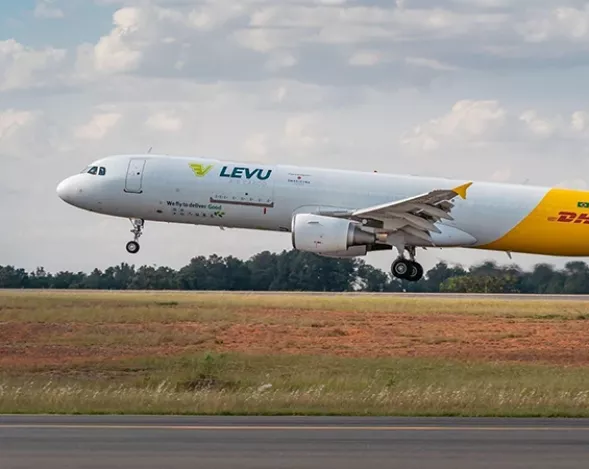 A321 convertido a carguero (P2F) de la aerolnea brasilea Levu Air Cargo aterrizando.