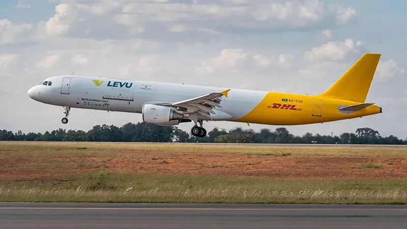 A321 convertido a carguero (P2F) de la aerolnea brasilea Levu Air Cargo aterrizando.