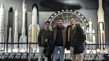 Joaqun Gonzlez, Jos Antonio Rebollo y Francisco Javier Urrios, los tres estudiantes andaluces del mster habilitante en ingeniera aeronutica ganadores del Premio Innovacin Aeronutica 2024.