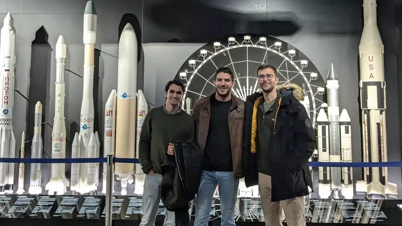 Joaqun Gonzlez, Jos Antonio Rebollo y Francisco Javier Urrios, los tres estudiantes andaluces del mster habilitante en ingeniera aeronutica ganadores del Premio Innovacin Aeronutica 2024.