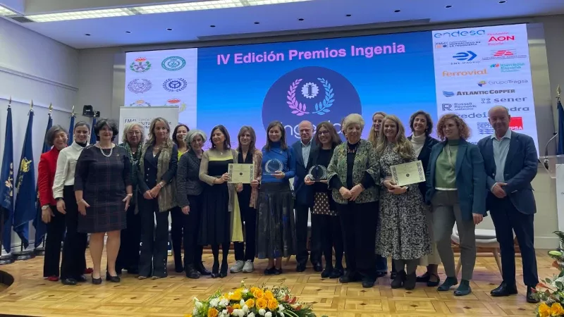 Foto de grupo de los Premios Ingenia 100% Talento del IIE.