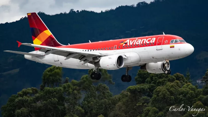 Avin de Avianca en vuelo.