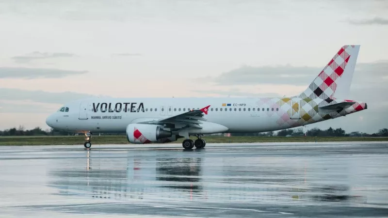 Avin de Volotea en pista. Foto: Volotea