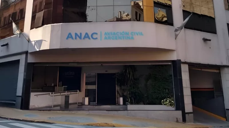 Edificio de la sede de la Administracin Nacional de Aviacin Civil (ANAC) argentina. Foto: Uri.anac