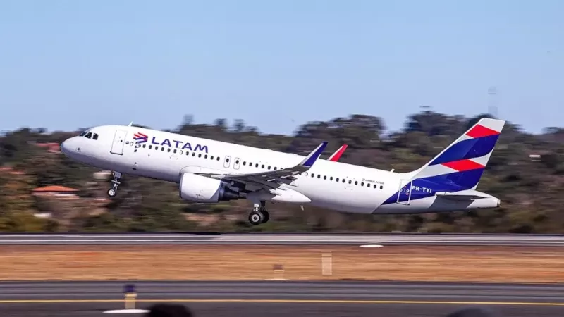 Avin de Latam Airlines durante el despegue. Foto: Latam Airlines