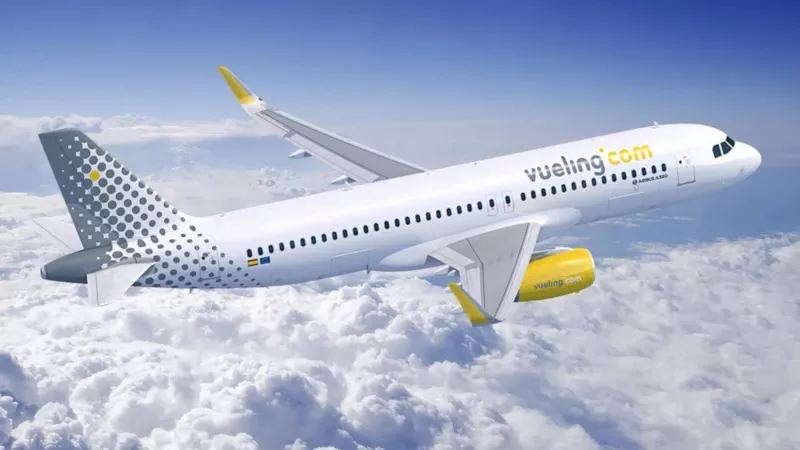 Aeronave de Vueling sobre las nubes. Foto: Vueling